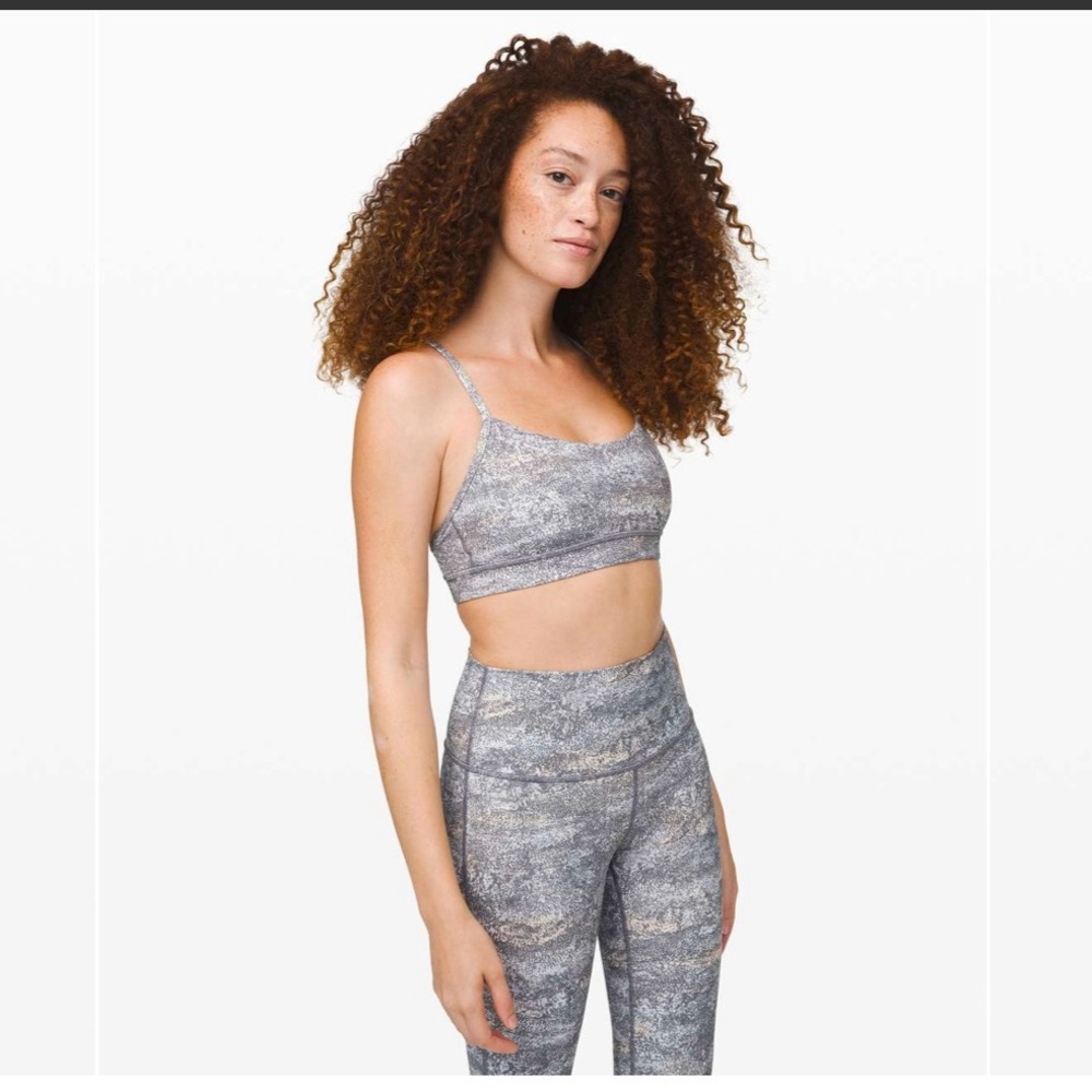 Lululemon" Flow y Bra *Nulu-Frozen Vista Alpine white Multi